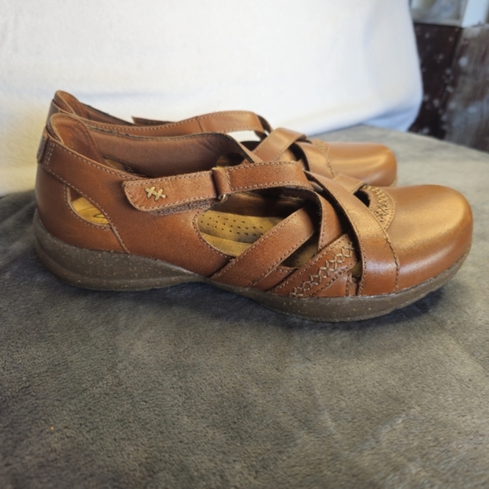 Clark's shoes‎ tan color size 8.5